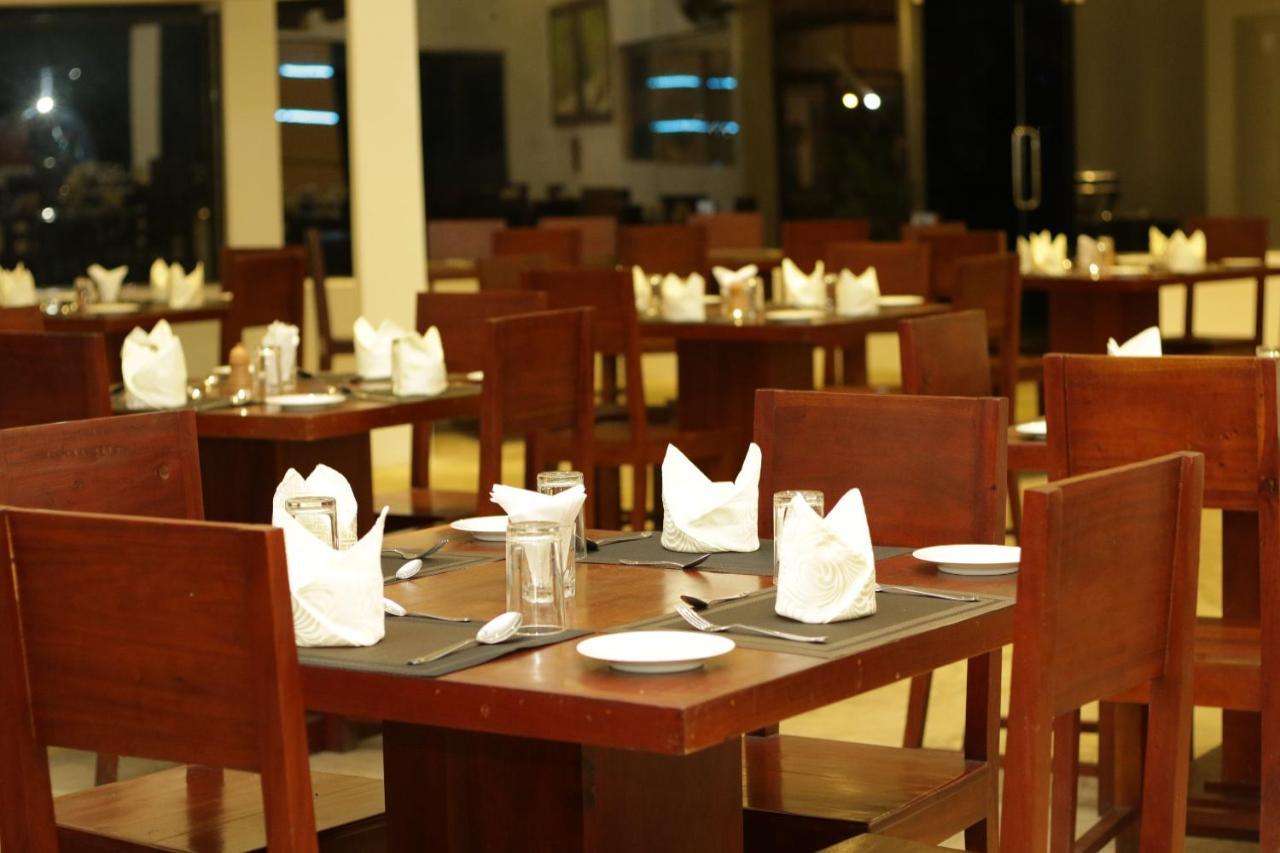 Jade Green Hotel ฮัมบานโตตา ภายนอก รูปภาพ