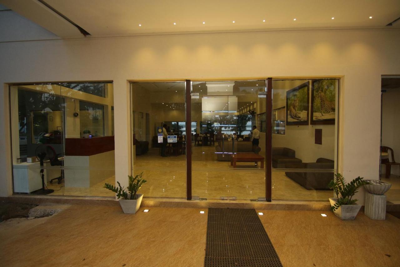 Jade Green Hotel ฮัมบานโตตา ภายนอก รูปภาพ