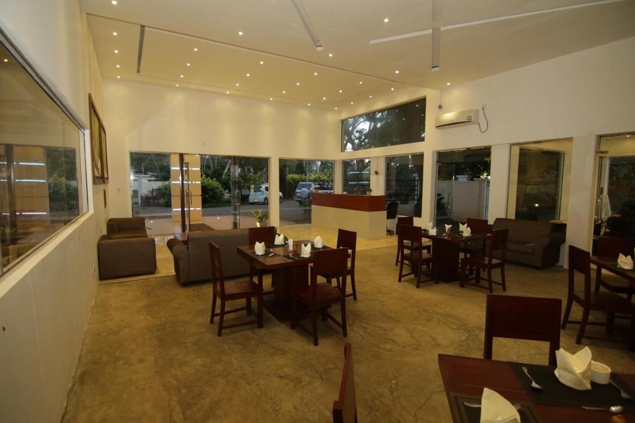 Jade Green Hotel ฮัมบานโตตา ภายนอก รูปภาพ