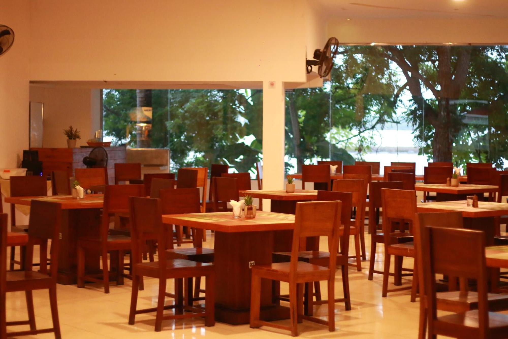 Jade Green Hotel ฮัมบานโตตา ภายนอก รูปภาพ