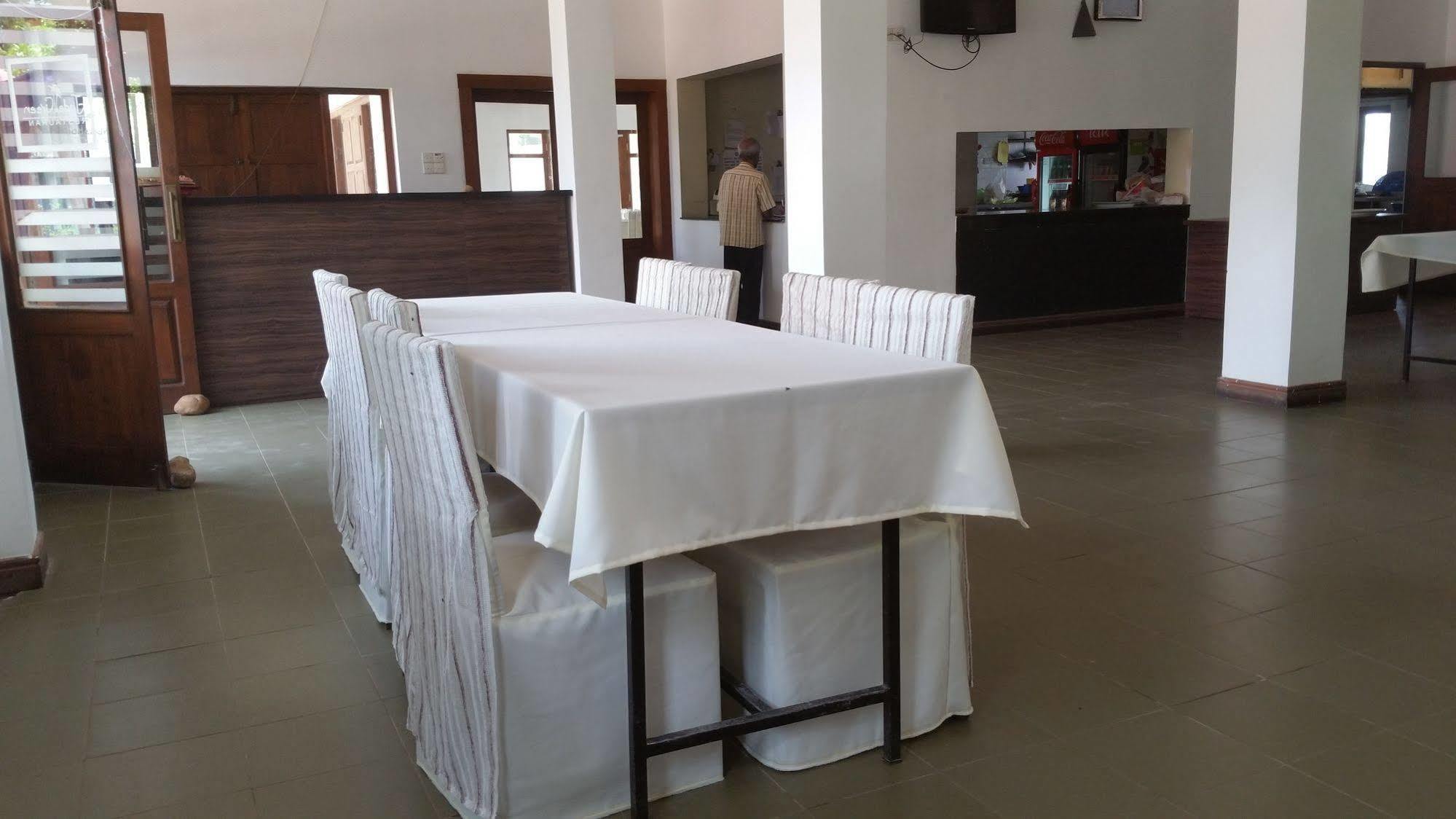 Jade Green Hotel ฮัมบานโตตา ภายนอก รูปภาพ
