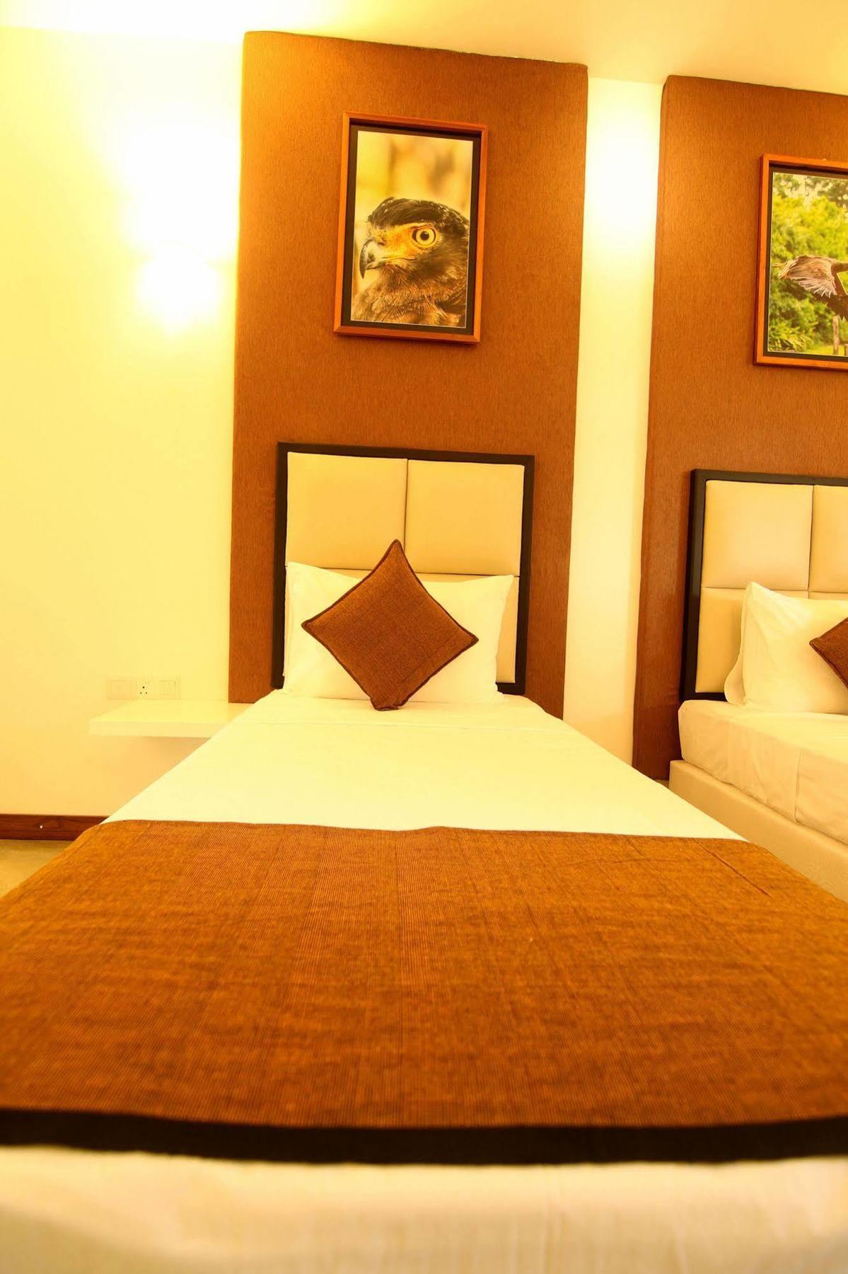 Jade Green Hotel ฮัมบานโตตา ภายนอก รูปภาพ