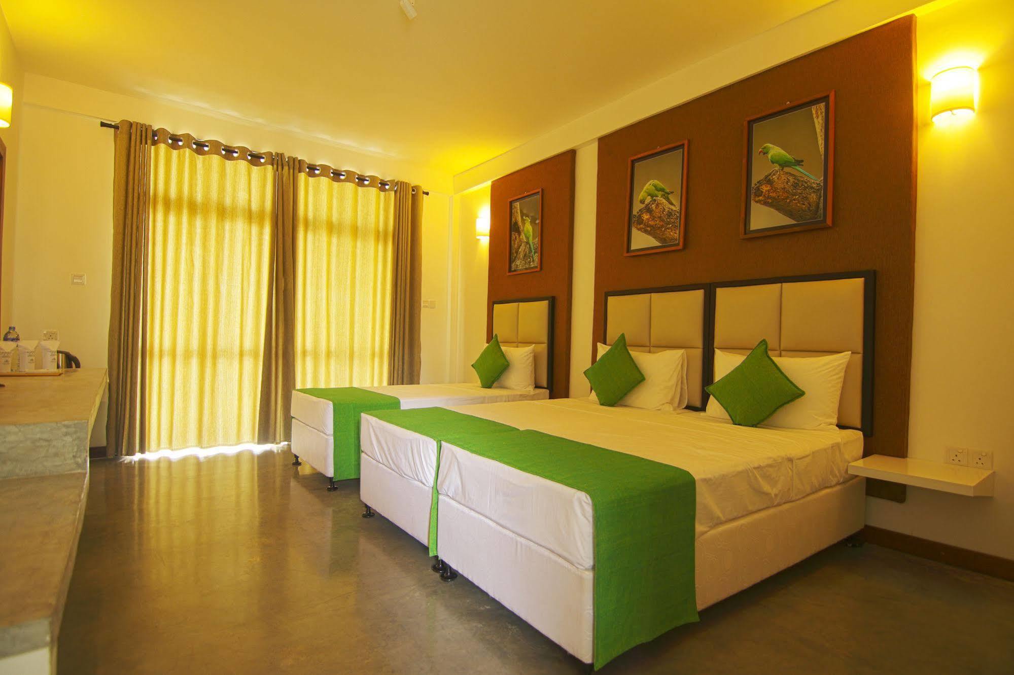Jade Green Hotel ฮัมบานโตตา ภายนอก รูปภาพ