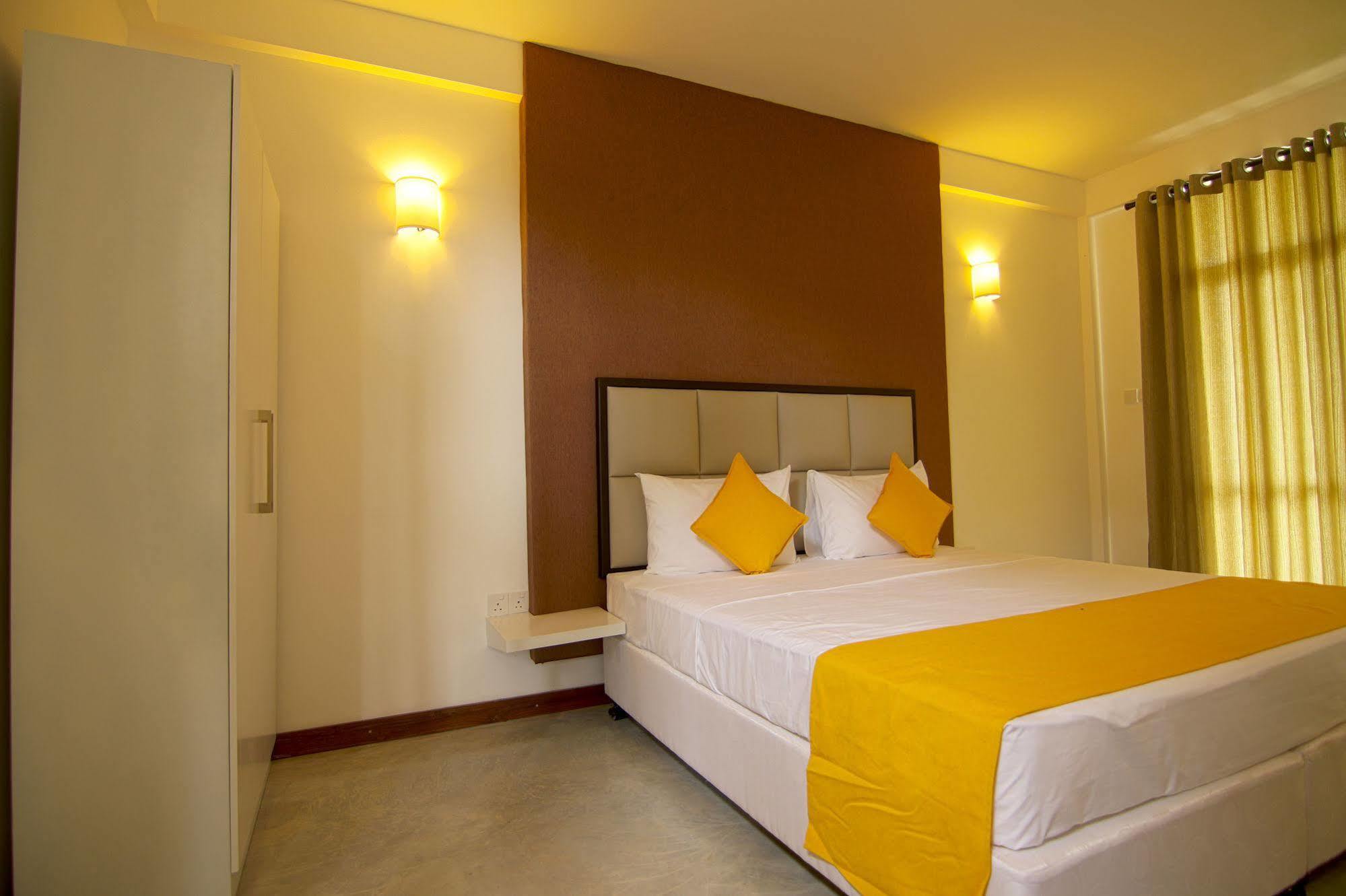 Jade Green Hotel ฮัมบานโตตา ภายนอก รูปภาพ