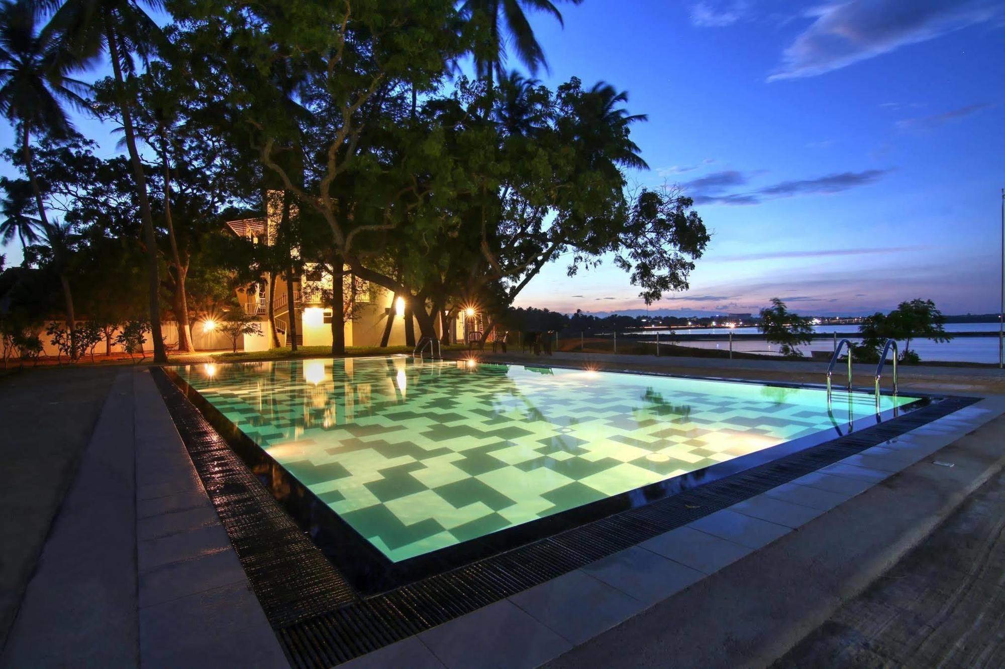 Jade Green Hotel ฮัมบานโตตา ภายนอก รูปภาพ